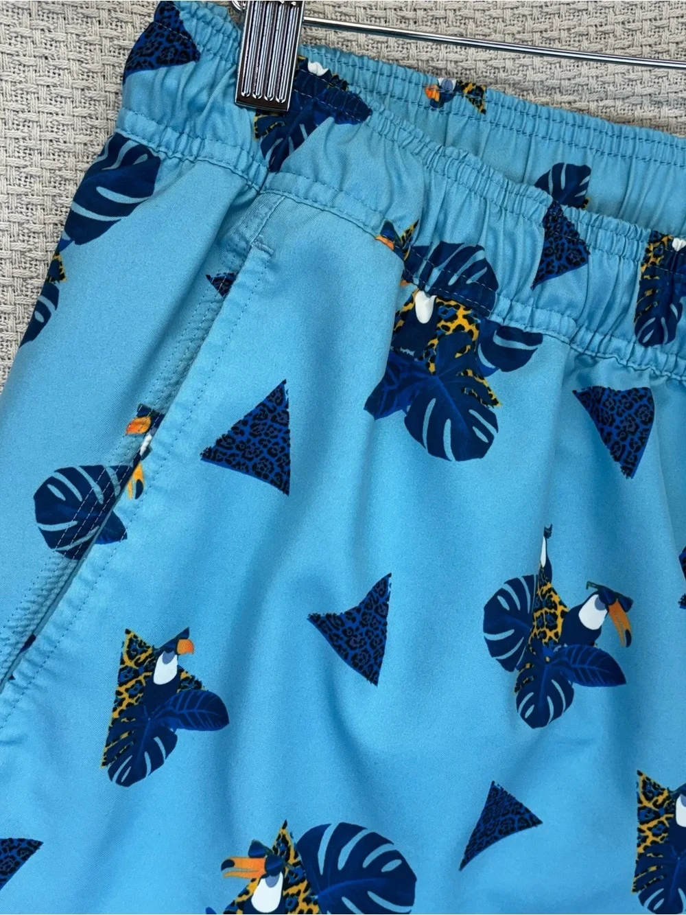 Oakley Men’s Toucan Tropics Beach Bathing Suit Shorts Large Blue Beach Fun EUC